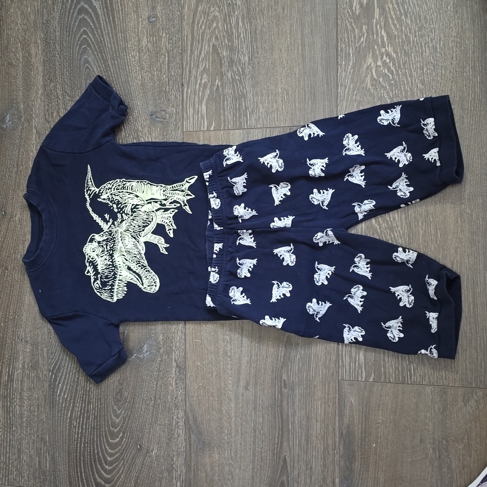 Dinosaur Pajama with glow in the dark T-Rex size 7